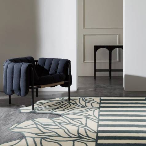 Modern Abstract Leaf Rug Freeform Shape Hand Tufted Wool Blend Manufacturers, Suppliers, Exporters in Singapore